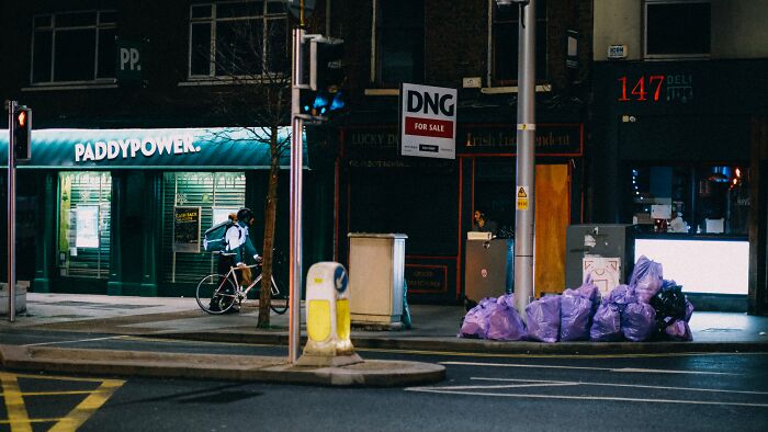 Waste Collectors Share 27 Trashy Things That People Do To Unintentionally Upset Them