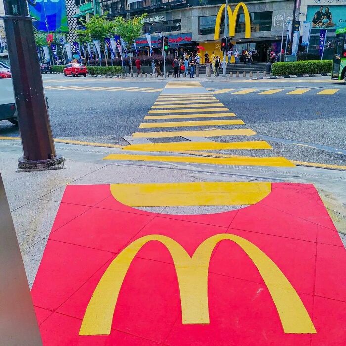 50 Times Marketing Specialists Stepped Up Their Game And Surprised People With These Cool Outdoor Adverts