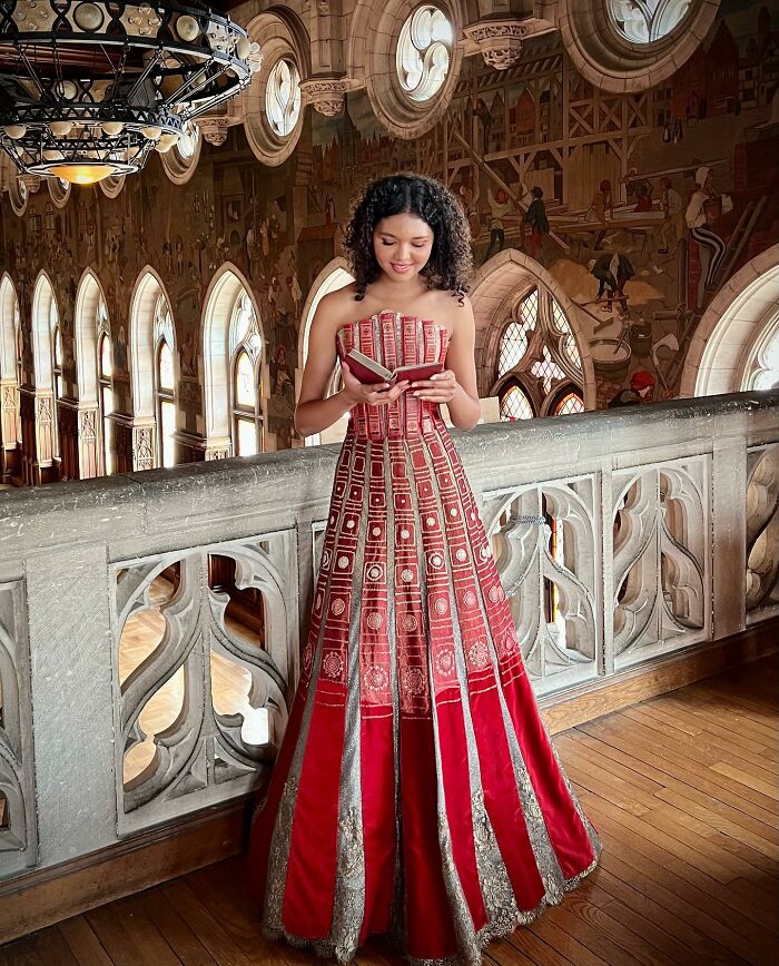French Stylist Creates Dresses With Books And Unusual Materials And These Become True Works Of Art (New Pics)