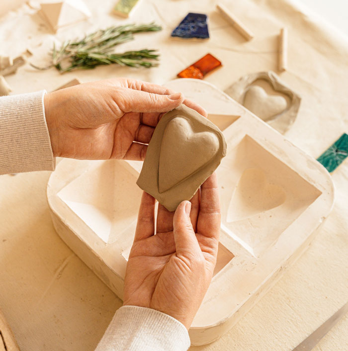 Man Asks Internet For Advice If He Should Contact GF After Being Incarcerated For 9 Years And Losing Touch