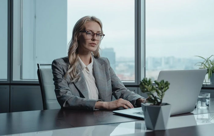 Woman Stops Doing Anything Outside Her Job Description After Boss Refuses To Promote Her, Boss Accuses Her Of Sabotaging The Team