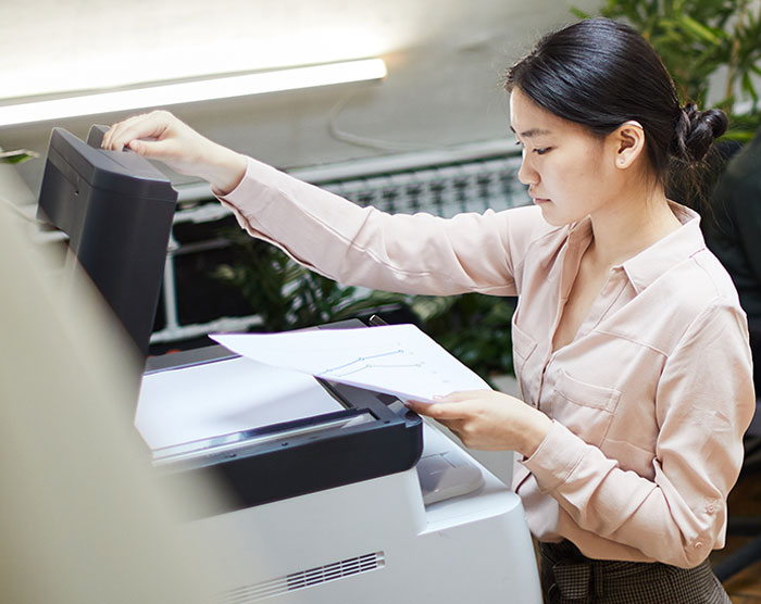 "Print Out The Internet? Yes Ma'am": Employee Shows Boss Just How Stupid Her Request Is By Following It To The Letter