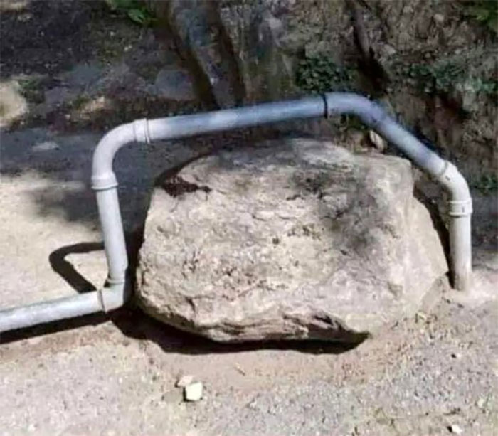 Random-Weird-Pictures-By-Things-In-Places