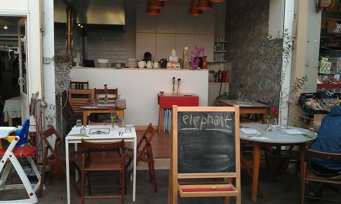 30 Red Flags To Keep An Eye On To Spot A Bad Restaurant, As Shared On This Online Group