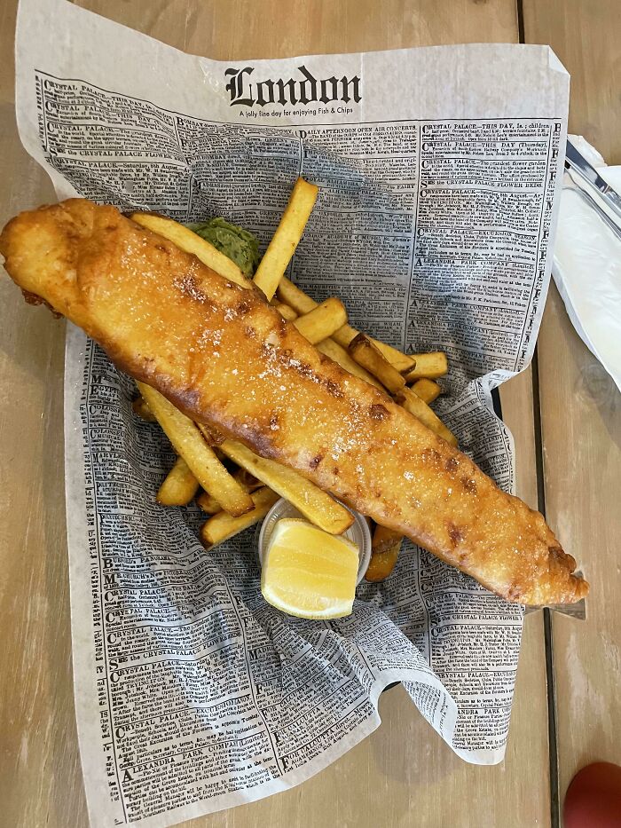 Pescado y papas fritas que no son de Londres, sino de un pequeño restaurante en Bainbridge, Washington