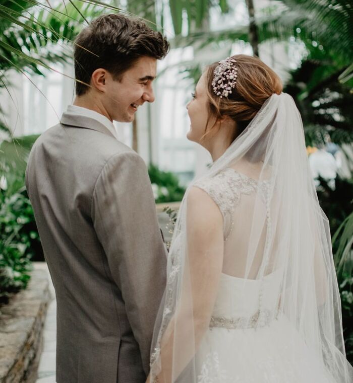 Get Hitched In Your 20s For A Long, Happy Marriage