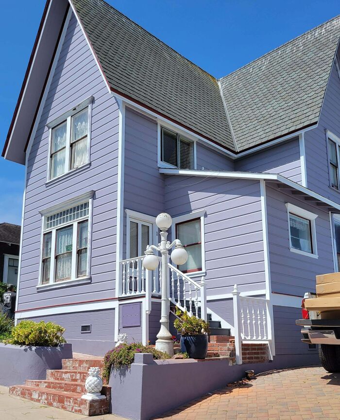 Face Lift Of This 1882 Lady. We Put The Roof On About 20 Years Ago. Now We're Painting Her (Almost Done), Replacing All Windows, Redoing The Decks And Porches, One Bathroom, One Kitchen, And Adding A Deck On Top Of The Garage