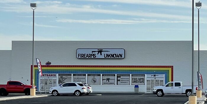 This Old Toys R Us Is Now A Gun Store