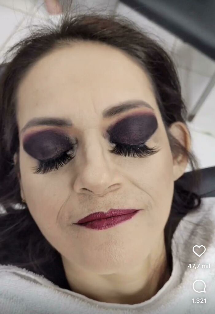 Esto fue publicado por una maquilladora local. Si, es el look terminado… Y miren el número de “Me gusta” que tiene… 