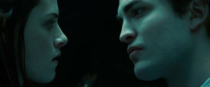 Edward and Bella are looking at each other's eyes 