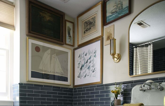 Painting on the bathroom wall 