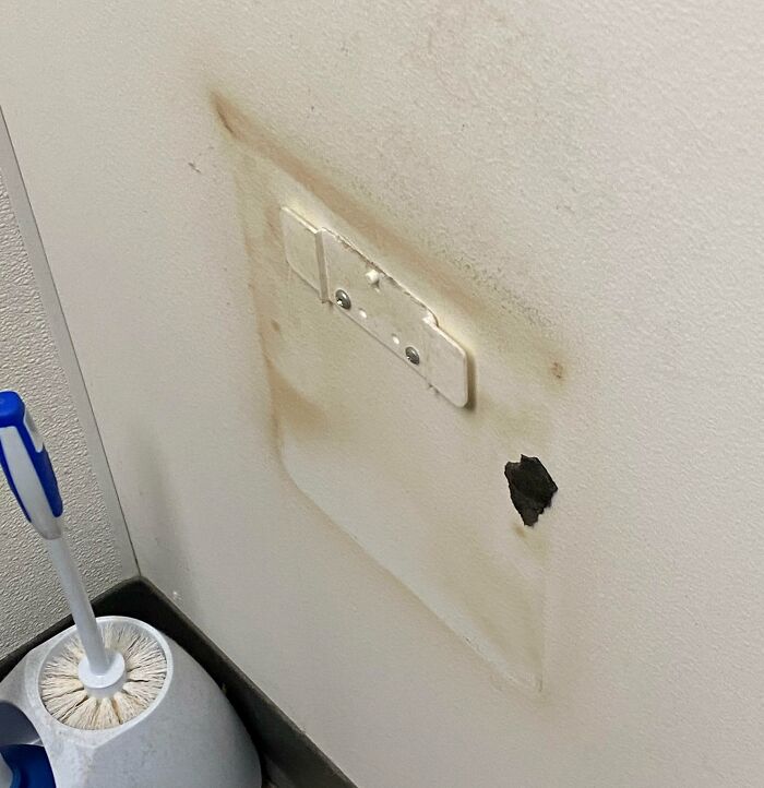 After My Coworkers Kept Abusing The Bins In The Women’s Restroom, The Company Just Decided To Keep Them Off The Walls