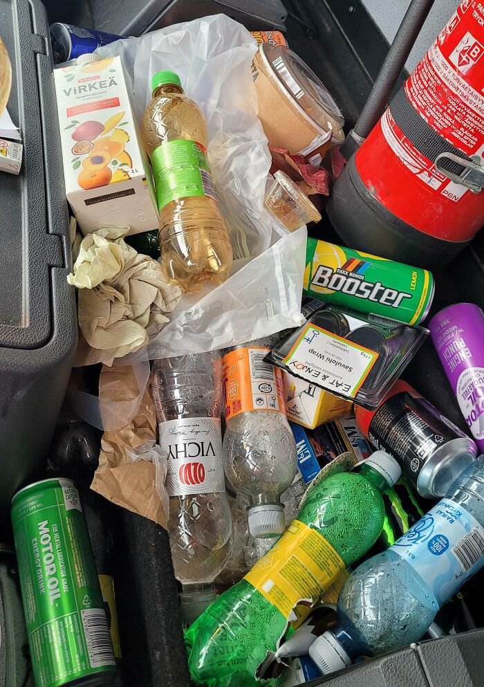 Cleaned This Car 3 Weeks Ago Inside Out. This Is How My Coworker Left It When He Went For Holiday