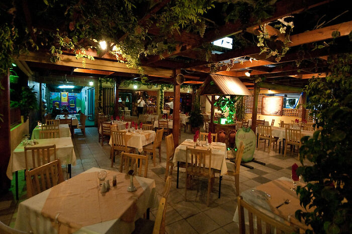 30 Red Flags To Keep An Eye On To Spot A Bad Restaurant, As Shared On This Online Group