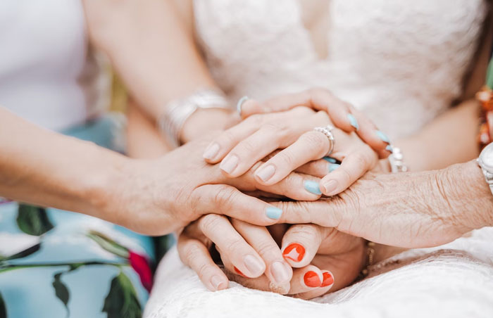 “Your Mother Owes Me £10”: 30 Of The Best Responses People Ever Received After Coming Out