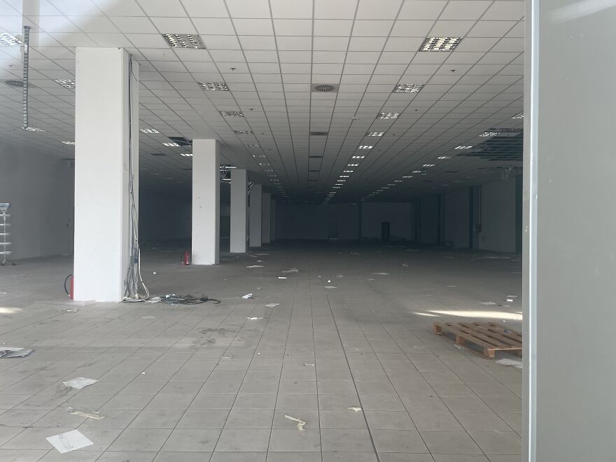 &ldquo;Comfortable Dystopia&rdquo;: 6 Photos Of An Abandoned Retail Center