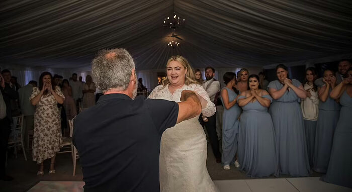 Groom Failed To Show Up For His Wedding, But The Bride Still Continued With The Celebration