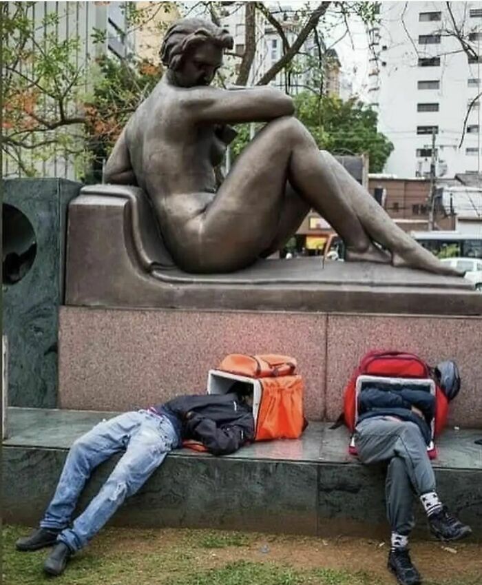 50 Ironic Pics That Perfectly Showcase The Absurdity Of Capitalism, As Shared On This Group