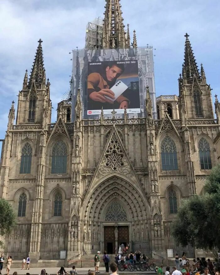 50 Ironic Pics That Perfectly Showcase The Absurdity Of Capitalism, As Shared On This Group