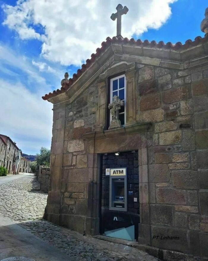 50 Ironic Pics That Perfectly Showcase The Absurdity Of Capitalism, As Shared On This Group