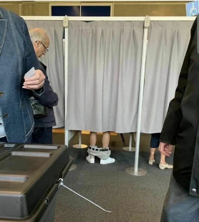 50 Ironic Pics That Perfectly Showcase The Absurdity Of Capitalism, As Shared On This Group