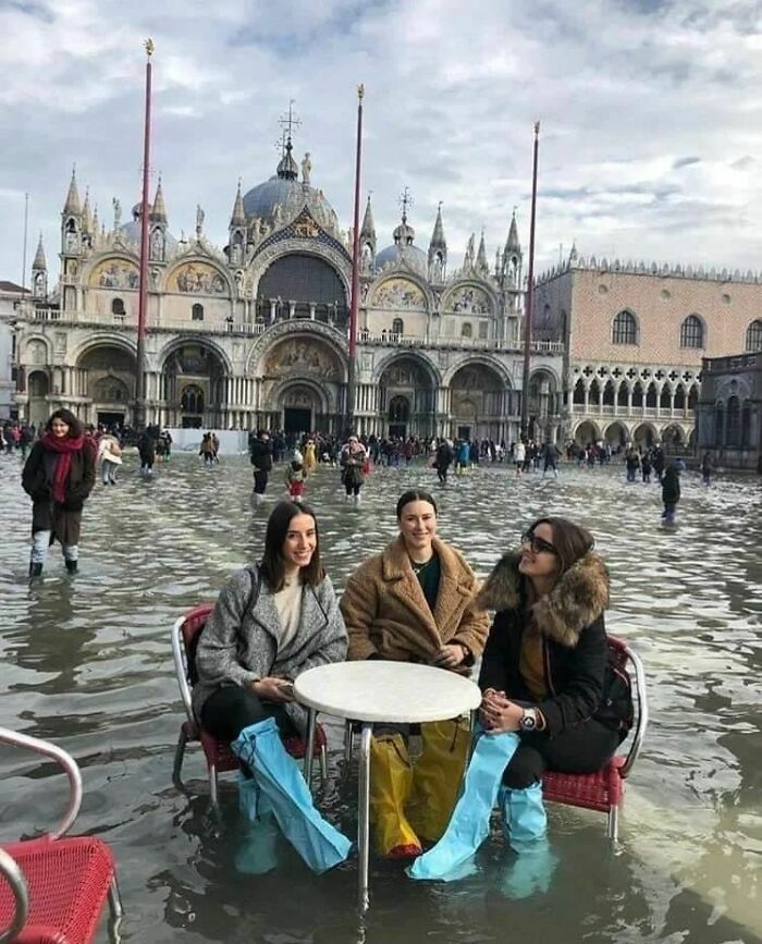 50 Ironic Pics That Perfectly Showcase The Absurdity Of Capitalism, As Shared On This Group