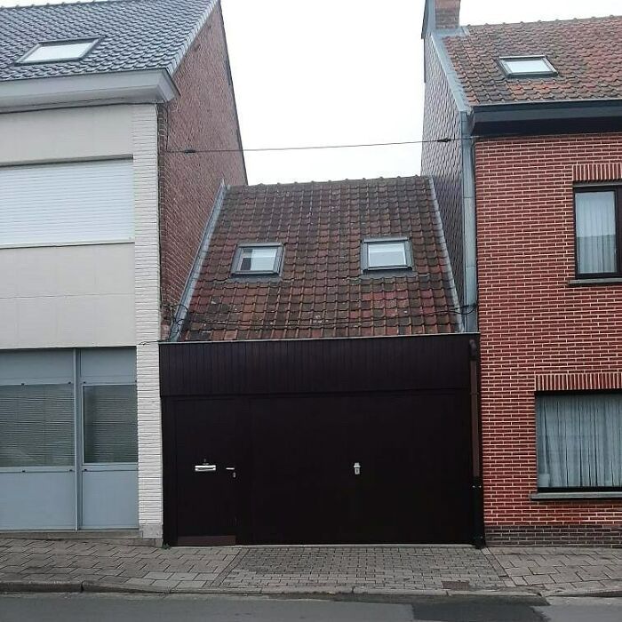 I See A Red Roof And I Want To Paint It Black (Too)