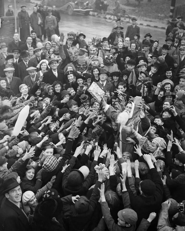 (1940) Father Christmas Handing Out Presents To Evacuees From Peckham, London