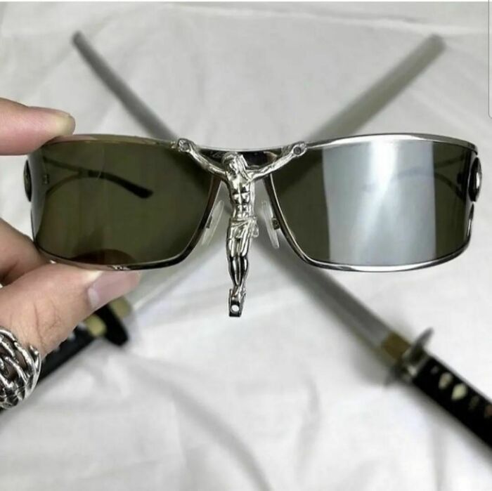 50 Ironic Pics That Perfectly Showcase The Absurdity Of Capitalism, As Shared On This Group