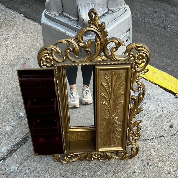 Royalty! 43rd Street And 34th Ave