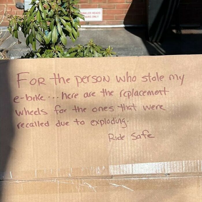 Pretty Sure This Is The Nicest Human Being In The Whole World 😂 (Or It’s A Brilliant Set Up…). Union Btw Court And Clinton 