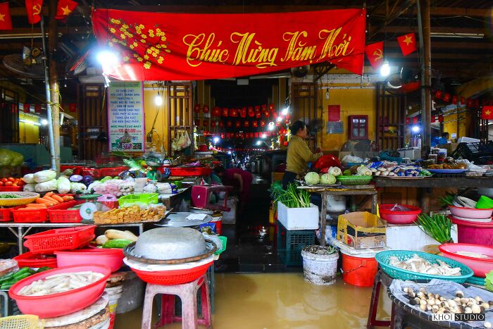 I Travelled To Hoi An, Vietnam, And Took Pictures To Show What People&rsquo;s Life Looks Like During Flood Season