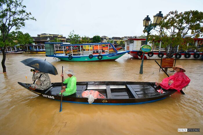 I Travelled To Hoi An, Vietnam, And Took Pictures To Show What People&rsquo;s Life Looks Like During Flood Season