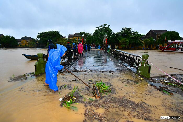 I Travelled To Hoi An, Vietnam, And Took Pictures To Show What People&rsquo;s Life Looks Like During Flood Season