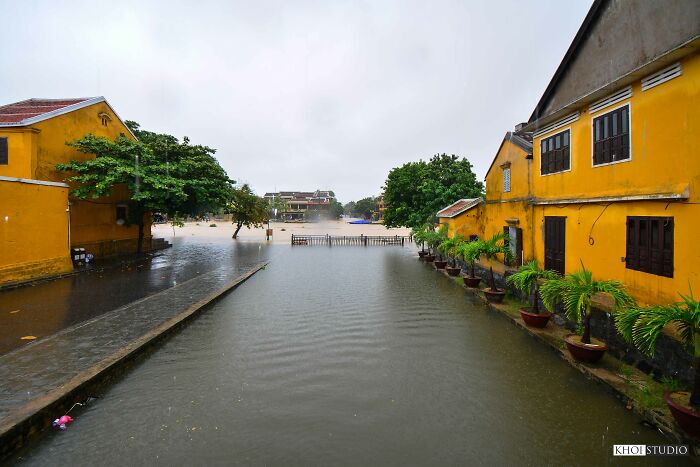 I Travelled To Hoi An, Vietnam, And Took Pictures To Show What People&rsquo;s Life Looks Like During Flood Season