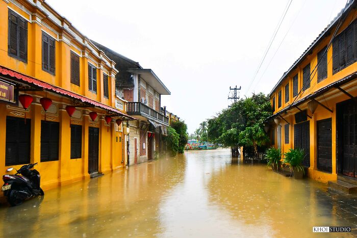 I Travelled To Hoi An, Vietnam, And Took Pictures To Show What People&rsquo;s Life Looks Like During Flood Season