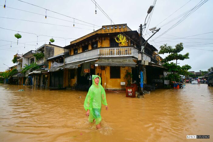 I Travelled To Hoi An, Vietnam, And Took Pictures To Show What People&rsquo;s Life Looks Like During Flood Season