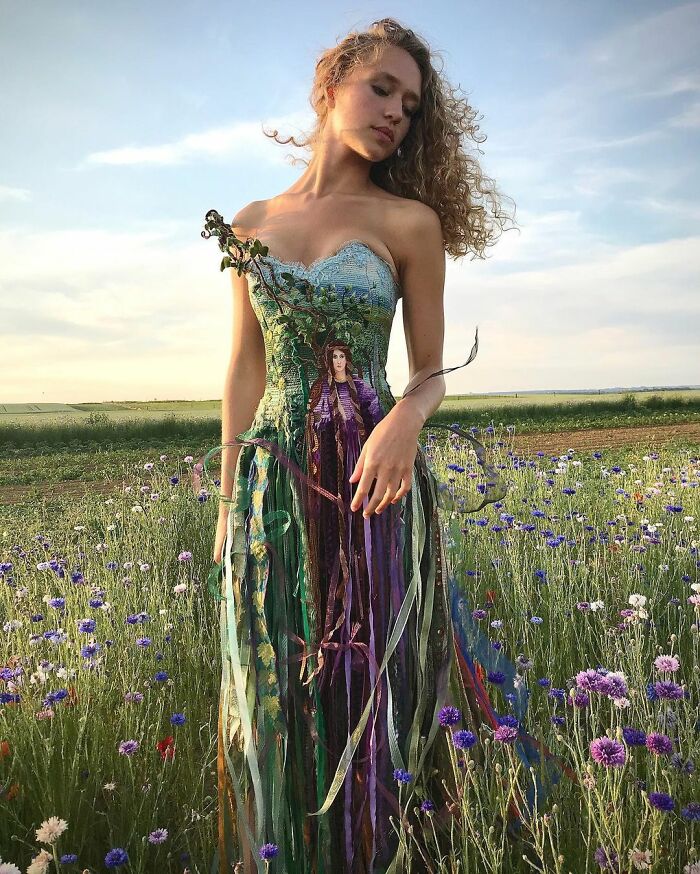 French Stylist Creates Dresses With Books And Unusual Materials And These Become True Works Of Art (New Pics)