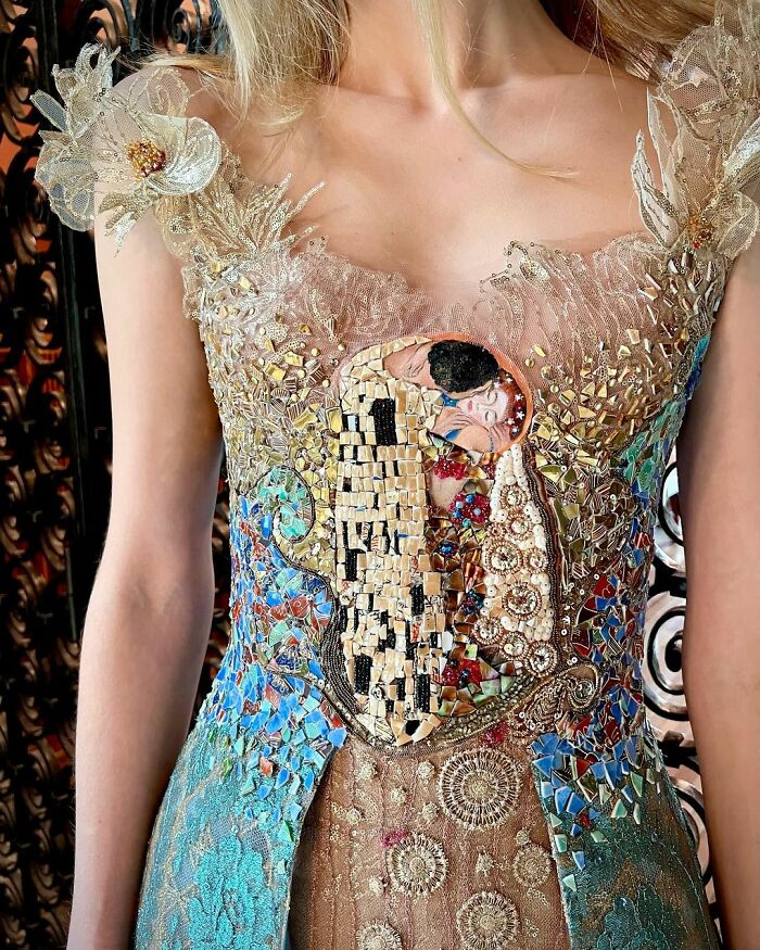 French Stylist Creates Dresses With Books And Unusual Materials And These Become True Works Of Art (New Pics)
