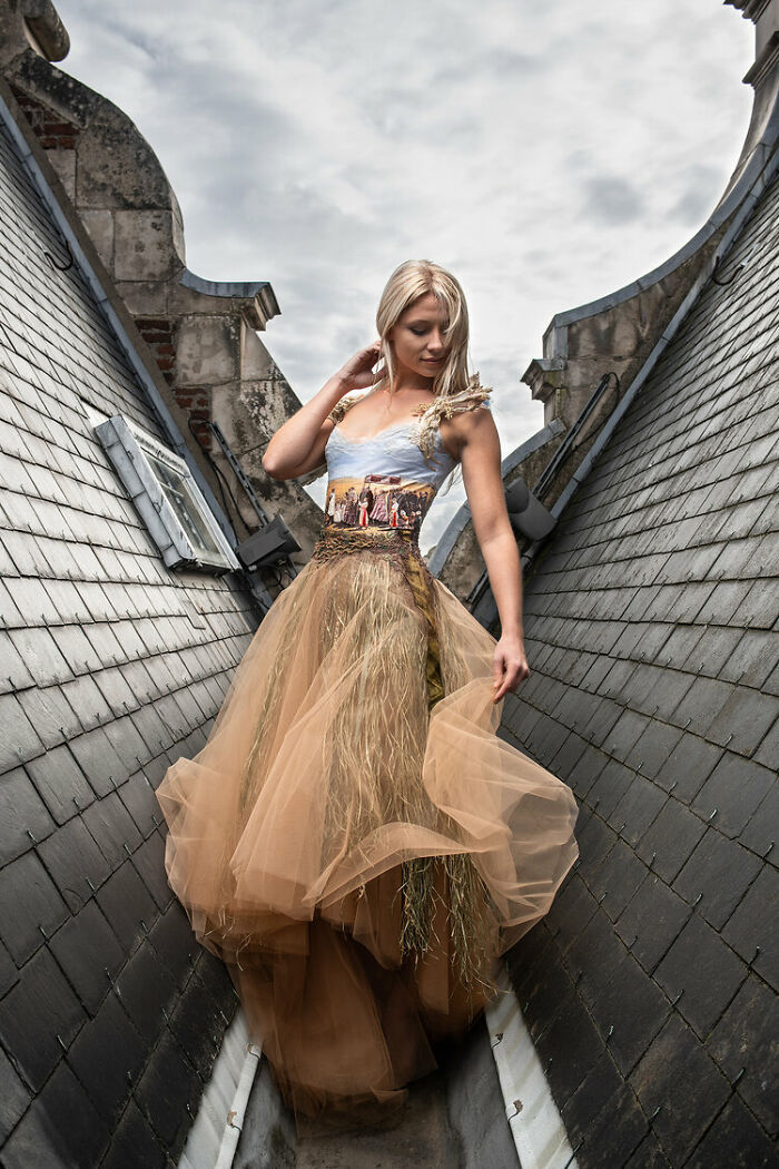 French Stylist Creates Dresses With Books And Unusual Materials And These Become True Works Of Art (New Pics)
