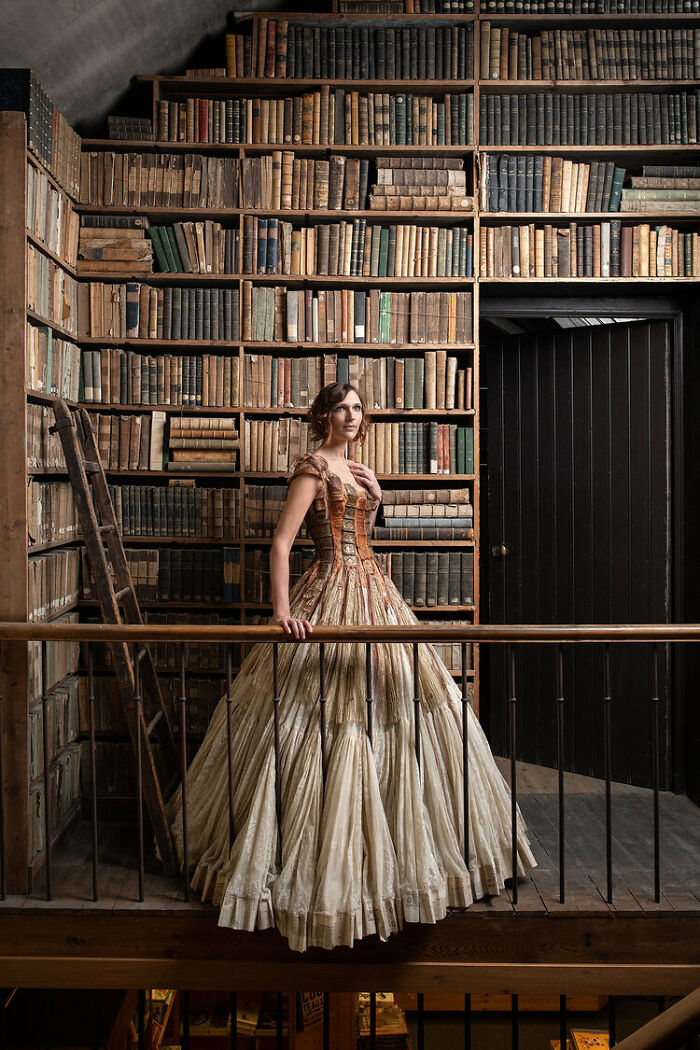 French Stylist Creates Dresses With Books And Unusual Materials And These Become True Works Of Art (New Pics)