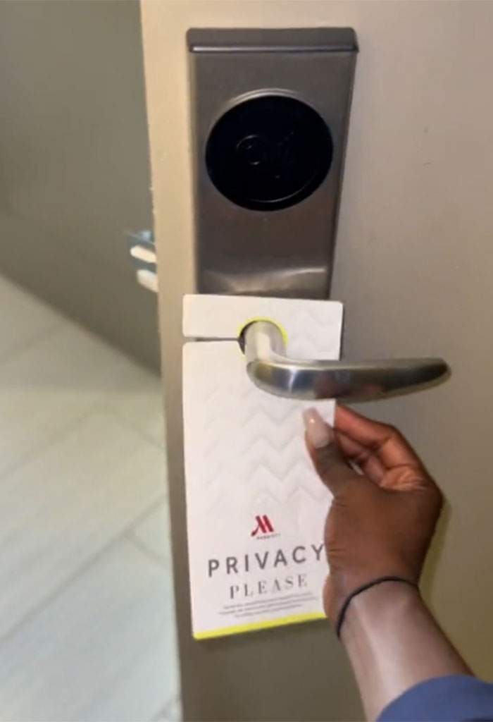 "I Will Never Stop Doing My Hotel Security Search": Woman Shows Her Security Routine To Teach Others "I Will Never Stop Doing My Hotel Security Search": Woman Shows Her Security Routine To Teach Others