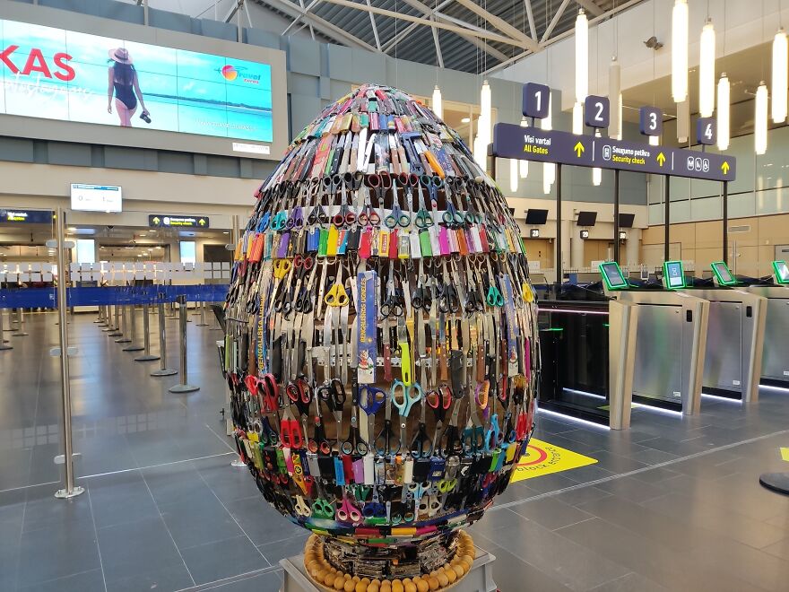 Vilnius Airport Transformed 1,000 Banned Items From Planes Into A One-Of-A-Kind Easter Egg Vilnius Airport Transformed 1,000 Banned Items From Planes Into A One-Of-A-Kind Easter Egg