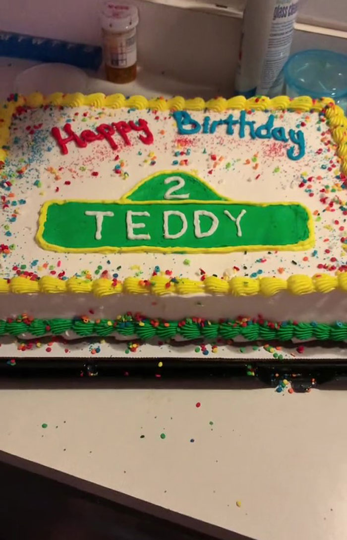 Costco Flat-Out Hands Woman Blank Cake, Supposedly Refusing To Color It As Per Her Order Due To Copyright, Expects Her To Just Accept It