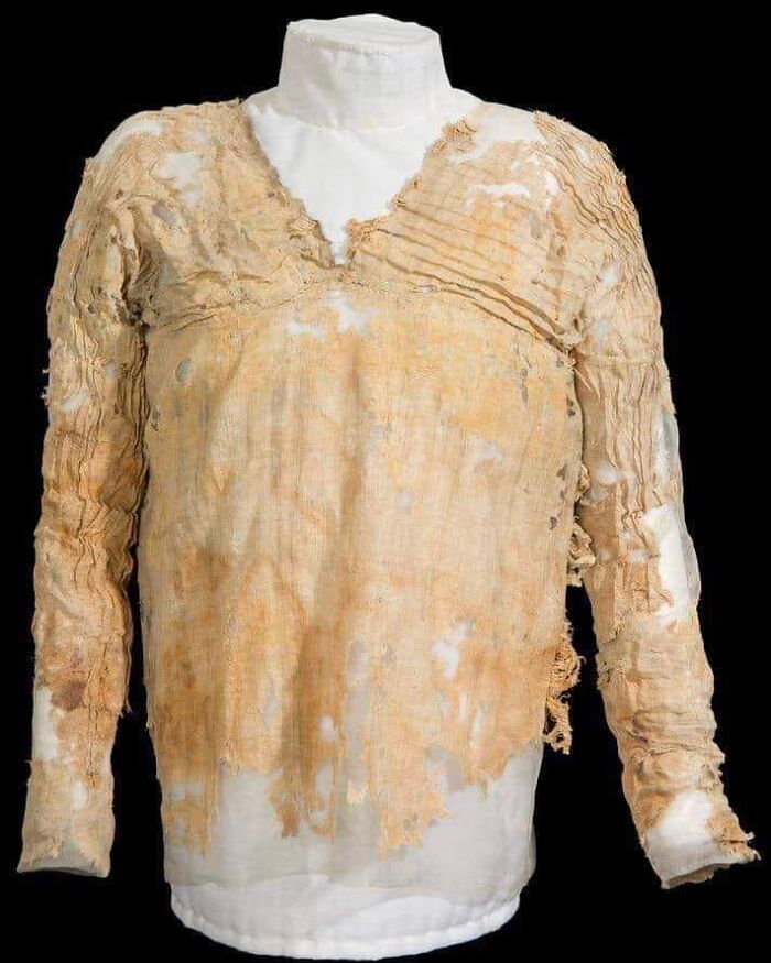 Radiocarbon Dating Of The Tarkhan Dress, Named For The Town In Egypt Where It Was Found In 1913, Determined That The Very Finely Made Linen Apparel Dates To Between 3482 And 3103 B.c., Making It The World’s Oldest Woven Garment
