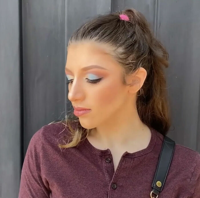 Lo encontré en Bookface. Aunque esa combinación de colores… 