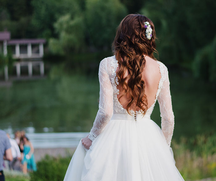 Woman Wants To Drop Out As Bridesmaid At Sister's Wedding After Her Ridiculous Hairstyle Request