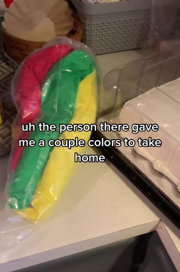 Costco Flat-Out Hands Woman Blank Cake, Supposedly Refusing To Color It As Per Her Order Due To Copyright, Expects Her To Just Accept It