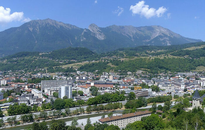 high fly view of the city and mountains