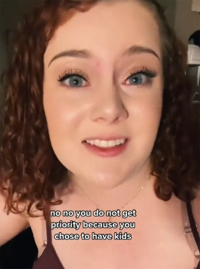 Entitled Mom Breaks Into Hysterics After Child-Free Coworker Refuses To Give Up Her Holiday, The Internet Applauds